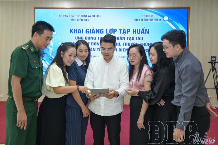 Học viên trao đổi nội dung tập huấn.