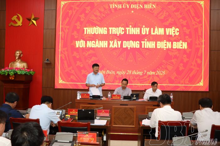 Phó Bí thư Thường trực Tỉnh ủy, Chủ tịch HĐND tỉnh Lê Thành Đô phát biểu tại buổi làm việc.
