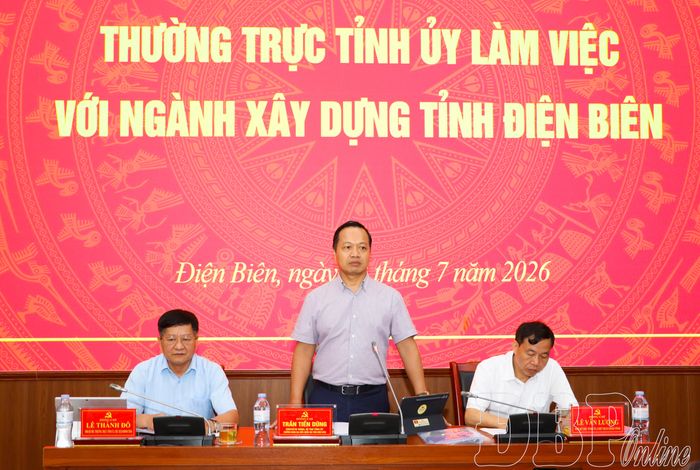 Bí thư Tỉnh ủy Trần Tiến Dũng chủ trì hội nghị.