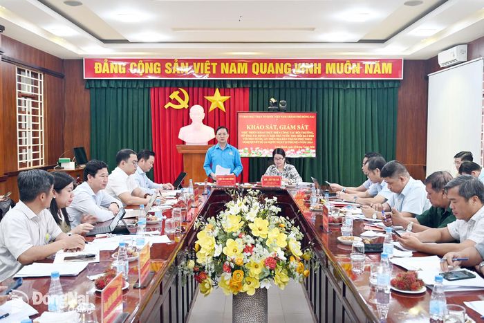 Ủy viên Ban Thường vụ Thành ủy, Phó Chủ tịch Thường trực Ủy ban MTTQ Việt Nam thành phố Đồng Nai Hà Anh Dũng phát biểu tại buổi làm việc. Ảnh: Phạm Quang