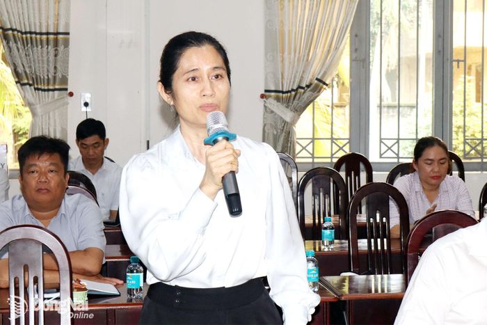 Giám đốc Văn phòng Đăng ký đất đai thành phố Đồng Nai Đào Thị Thanh Hoài phát biểu tại buổi làm việc. Ảnh: Hoàng Lộc