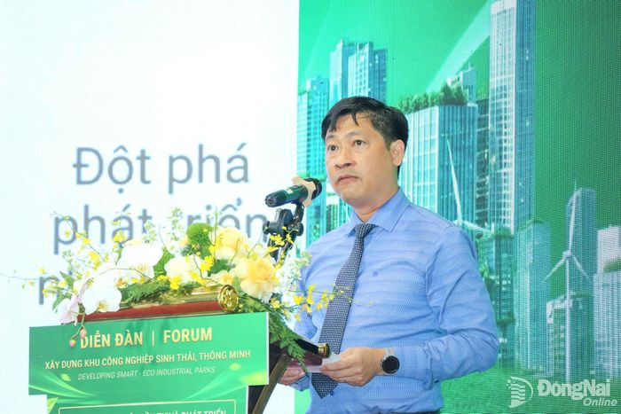 Phó Trưởng ban phụ trách Ban Quản lý các Khu công nghiệp, Khu kinh tế thành phố Đồng Nai Phạm Việt Phương trình bày về kinh nghiệm của Đồng Nai. Ảnh: Vương Thế