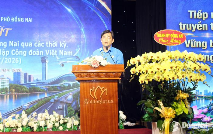Thành ủy viên, Phó Chủ tịch Ủy ban MTTQ Việt Nam thành phố, Chủ tịch Liên đoàn Lao động thành phố Đồng Nai Nguyễn Quốc Dũng phát biểu tại buổi họp mặt. Ảnh: N.Hòa
