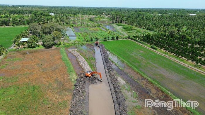 Đồng Tháp đang tập trung đẩy nhanh tiến độ đầu tư kết cấu hạ tầng giao thông và giải ngân vốn đầu tư công để thúc đẩy tăng trưởng.