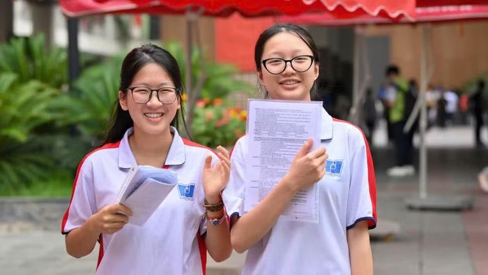 Thí sinh tham dự kỳ thi tốt nghiệp trung học phổ thông tại điểm thi Trường trung học cơ sở Giảng Võ, Hà Nội. (Ảnh: THẾ ĐẠI)