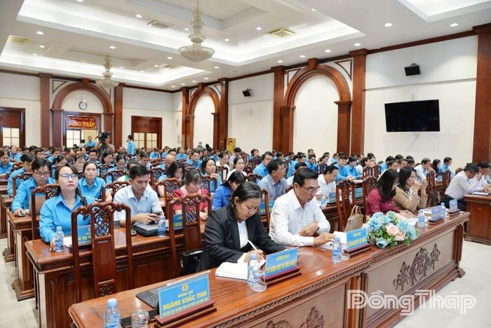 Đại biểu tham dự hội nghị.
