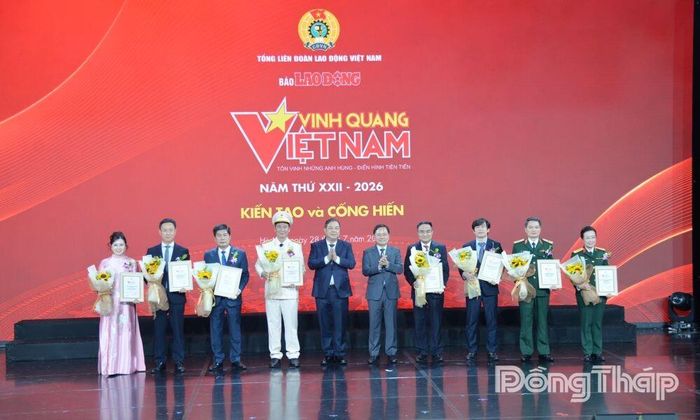8 tập thể được vinh danh tại chương trình.