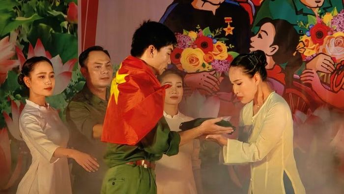  Một tiết mục trong phần "Bản hùng ca thời lửa đạn". Ảnh: H.H 