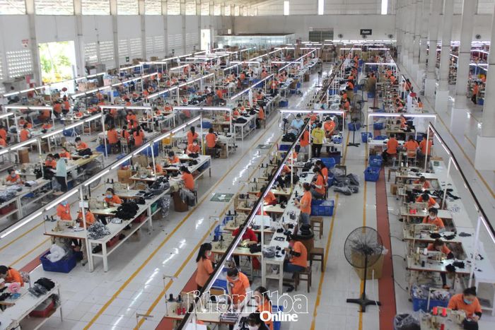 Hoạt động sản xuất tại Công ty TNHH Komega - X (Khu Công nghiệp Suối Dầu).