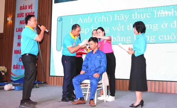 Hằng năm, Công đoàn tỉnh đều tổ chức các hội thi nâng cao kỹ năng sơ cấp cứu cho đoàn viên, người lao động.