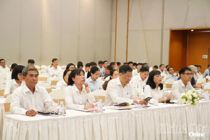 Các đại biểu tham dự hội nghị.