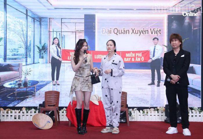 Phân cảnh về thủ đoạn lừa đảo "việc nhẹ, lương cao" trong tiểu phẩm "Mắc kẹt sau bẫy lừa đảo".