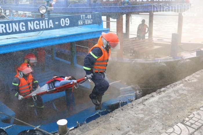 Một nạn nhân được giải cứu.
