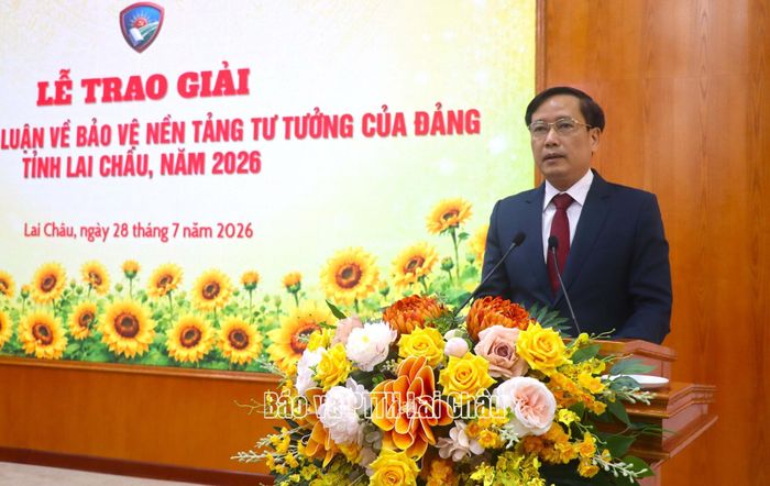 Đồng chí Lê Đức Dục – Ủy viên Ban Thường vụ, Trưởng Ban Tuyên giáo và Dân vận Tỉnh ủy phát biểu tại lễ trao giải.