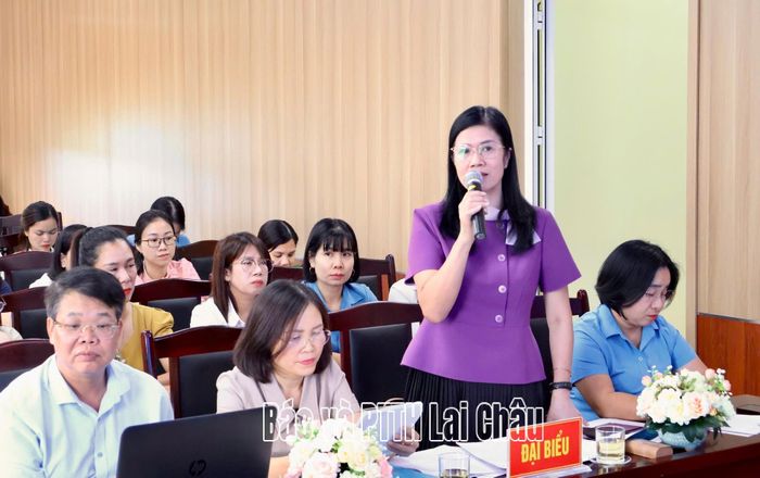 Đại diện lãnh đạo BHXH tỉnh trả lời kiến nghị của đoàn viên, NLĐ.