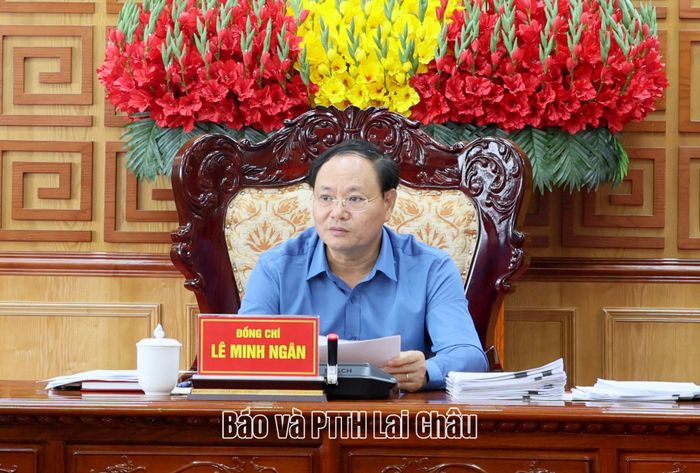 Đồng chí Lê Minh Ngân - Bí thư Tỉnh ủy, Chủ tịch HĐND tỉnh chủ trì cuộc họp.