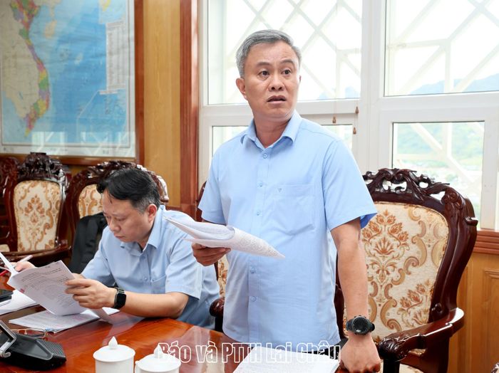 Lãnh đạo Thanh tra tỉnh trình nội dung về Quy định nội dung, mức chi bồi dưỡng đối với người làm nhiệm vụ tiếp công dân, xử lý đơn khiếu nại, tố cáo, kiến nghị, phản ánh trên địa bàn tỉnh Lai Châu.