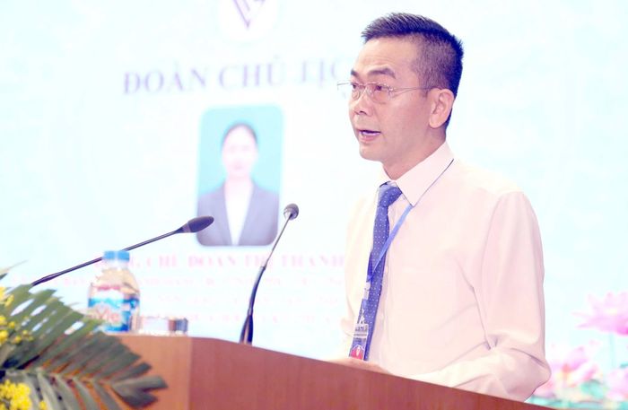 Đồng chí Nguyễn Thanh Thế - Phó Chủ tịch Thường trực Liên hiệp các Hội Khoa học và Kỹ thuật tỉnh nhiệm kỳ 2020 - 2025 trình bày báo cáo tại đại hội.