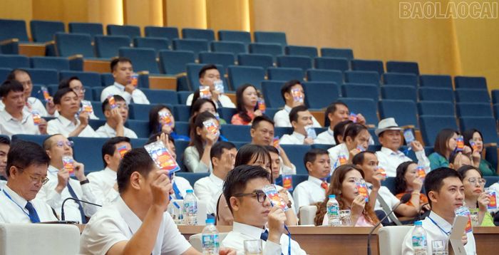 Các đại biểu biểu quyết bầu Ban Chấp hành Liên hiệp các Hội Khoa học và Kỹ thuật tỉnh khóa I, nhiệm kỳ 2026 - 2031.