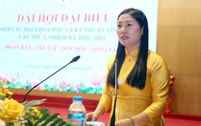 Đồng chí Đoàn Thị Thanh Tâm - Phó Trưởng Ban Thường trực Ban Tuyên giáo và Dân vận Tỉnh ủy, Phó Chủ tịch Liên hiệp các Hội Khoa học và Kỹ thuật tỉnh nhiệm kỳ 2020 - 2025 công bố danh sách 33 đồng chí trúng cử Ban Chấp hành khóa I.