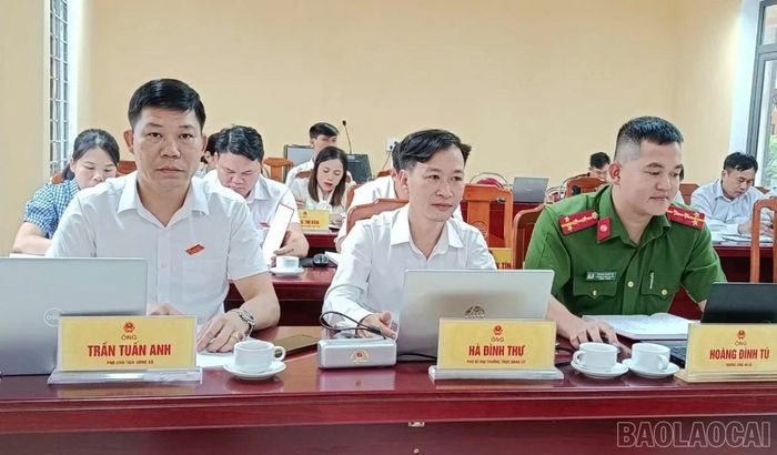 Các đại biểu dự kỳ họp.