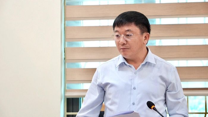 Đồng chí Giàng A Tông - Ủy viên Ban Thường vụ Tỉnh ủy, Bí thư Đảng ủy xã Hạnh Phúc báo cáo tại buổi làm việc.