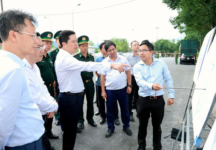 Các đồng chí Thường trực Tỉnh ủy kiểm tra, khảo sát Dự án Cửa khẩu thông minh.