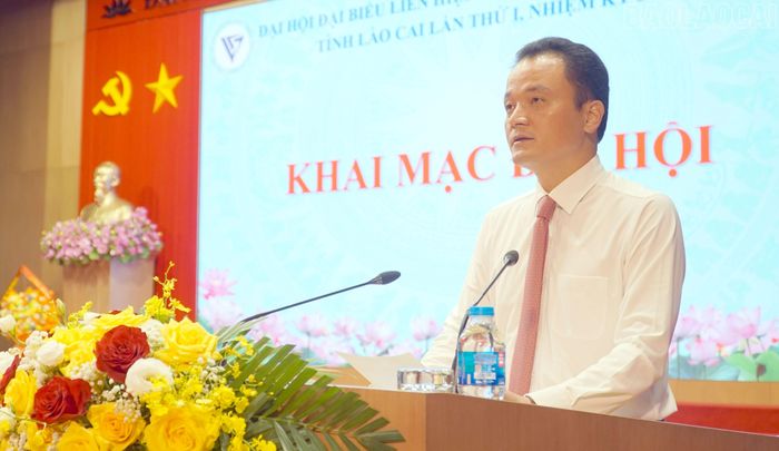 Đồng chí Giàng Quốc Hưng phát biểu khai mạc đại hội.
