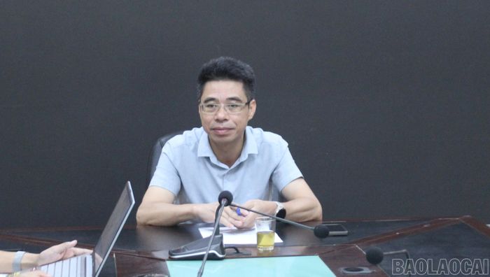 Đồng chí Lương Mạnh Hà - Phó Bí thư Đảng ủy, Chủ tịch UBND xã phát biểu tại cuộc họp.