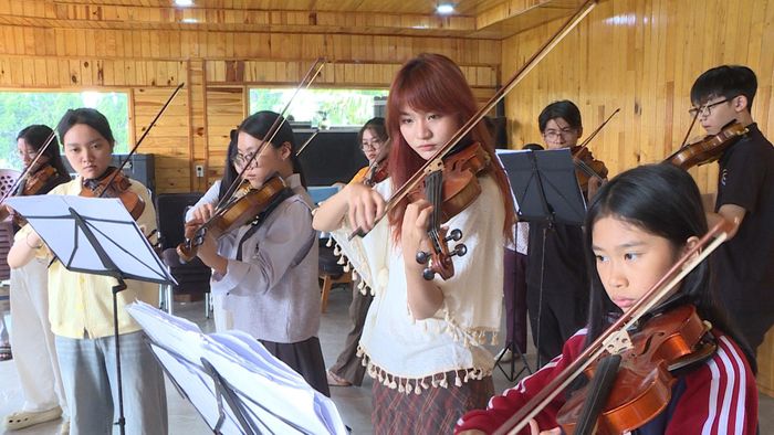 Những giờ hòa tấu giúp học viên violin rèn luyện kỹ thuật, khả năng lắng nghe và phối hợp trong dàn nhạc