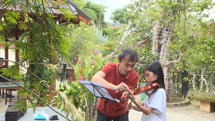 Thiên nhiên và nhịp sống yên bình của Đà Lạt mang đến nguồn cảm hứng đặc biệt, giúp các học viên nuôi dưỡng cảm xúc và phát triển tư duy nghệ thuật