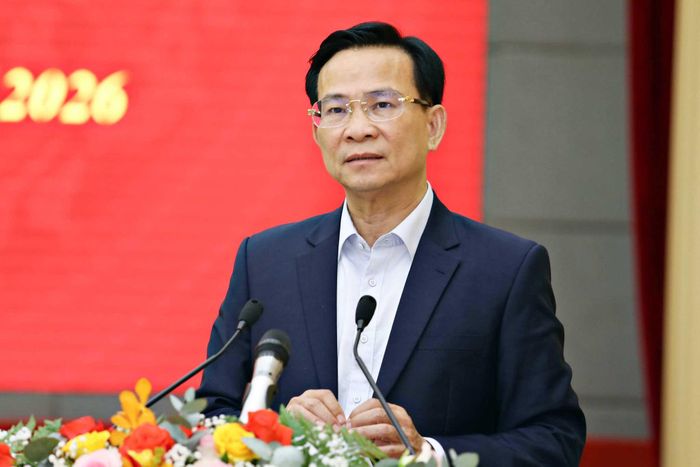 Đồng chí Hồ Văn Mười, Ủy viên Ban Chấp hành Trung ương Đảng, Phó Bí thư Tỉnh ủy, Chủ tịch UBND tỉnh Lâm Đồng thông tin khái quát về tình hình phát triển kinh tế - xã hội của địa phương thời gian qua