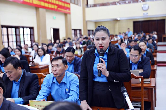 Đại diện Công đoàn cơ sở Công ty TNHH Chế biến Thủy sản Tranpacific, thuộc Công đoàn xã Hàm Liêm đặt câu hỏi liên quan tới tình hình doanh nghiệp nợ bảo hiểm xã hội, các giải pháp hạn chế doanh nghiệp nợ bảo hiểm xã hội