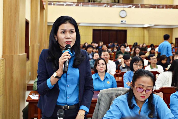 Bà Đào Thị Hà Ny, Chủ tịch Công đoàn phường Tiến Thành kiến nghị cần tăng cường cơ chế giám sát việc tăng lương cho người lao động