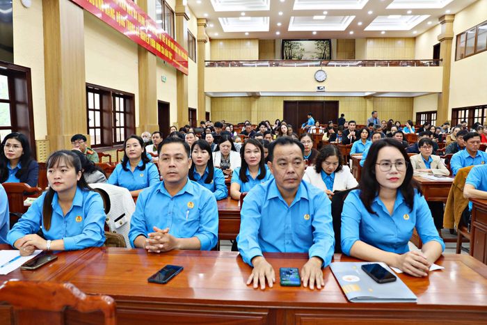 Các đại biểu là chủ tịch công đoàn các cơ quan, đơn vị trên địa bàn tỉnh dự hội nghị