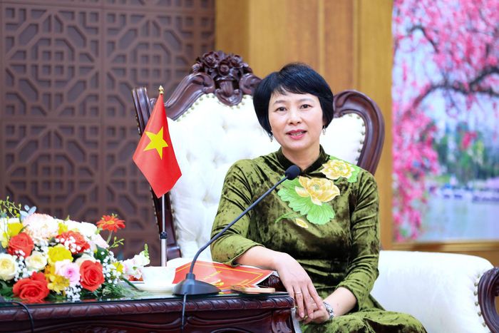 Phó Bí thư Tỉnh ủy, Chủ tịch Ủy ban MTTQ Việt Nam tỉnh Lâm Đồng Phạm Thị Phúc phát biểu chào mừng đoàn công tác tỉnh Champasak