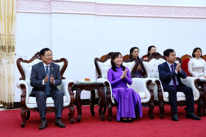 Thường trực Ủy ban MTTQ Việt Nam tỉnh Lâm Đồng cùng lãnh đạo các sở, ngành dự buổi tiếp đoàn công tác tỉnh Champasak