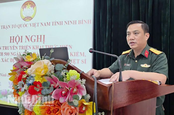 Đại diện Ban Chỉ huy Quân sự xã Yên Khánh trình bày nội dung chuyên đề tại hội nghị.