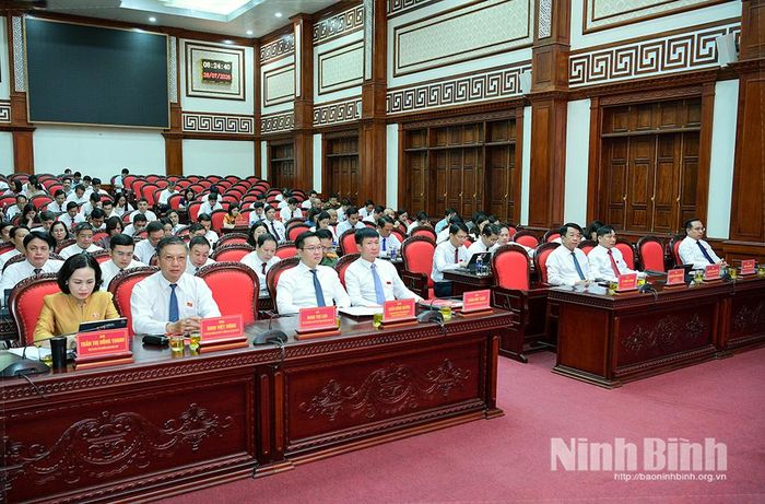 Các dại biểu dự kỳ họp.