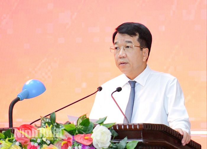 Đồng chí Nguyễn Thanh Bình - Phó Bí thư Tinh ủy, Chủ tịch UBND tỉnh phát biểu tại Kỳ họp.