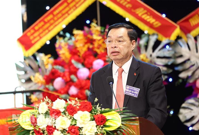 Đồng chí Lê Mạnh Hùng, Phó Chủ tịch, kiêm Tổng Thư ký Trung ương Hội Khuyến học Việt Nam phát biểu tại Đại hội.