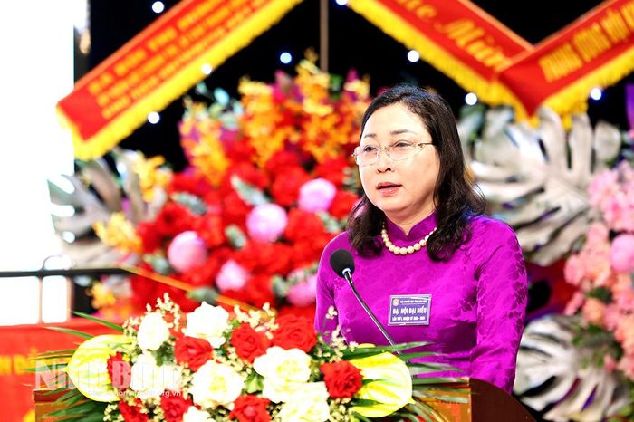 Đồng chí Đinh Thị Lụa, Phó Bí thư Tỉnh ủy, Chủ tịch Ủy ban MTTQ Việt Nam tỉnh phát biểu chỉ đạo Đại hội.