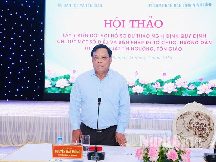 Đồng chí Nguyễn Hải Trung, Thứ trưởng Bộ Dân tộc và Tôn giáo phát biểu tại Hội thảo.