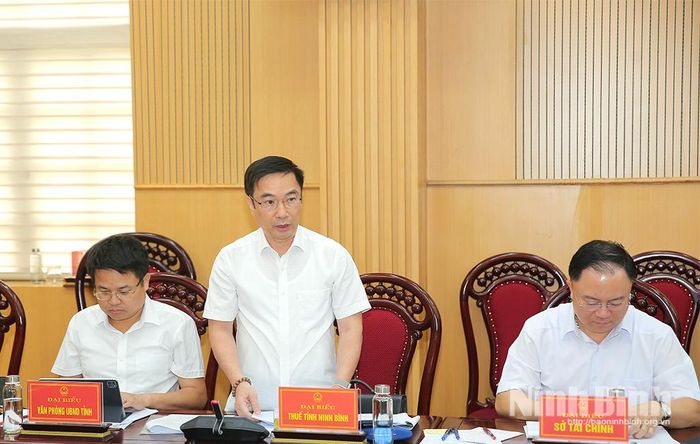 Lãnh đạo Thuế tỉnh phát biểu tại hội nghị.