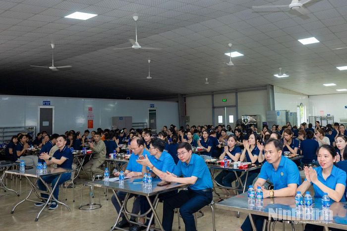 Các đại biểu dự chương trình. Ảnh: Ngọc Linh