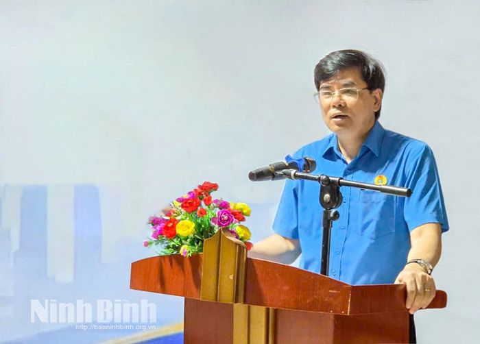 Đồng chí Nguyễn Hải Long, Tỉnh ủy viên, Phó Chủ tịch Ủy ban MTTQ Việt Nam tỉnh, Chủ tịch LĐLĐ tỉnh phát biểu tại chương trình. Ảnh: Thủy Lam