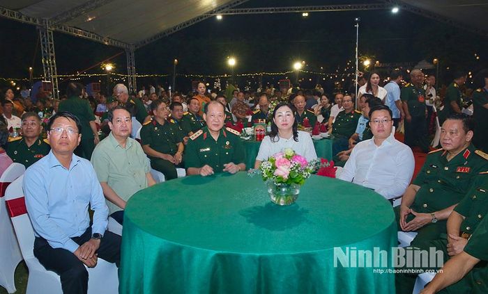 Các đại biểu dự chương trình.