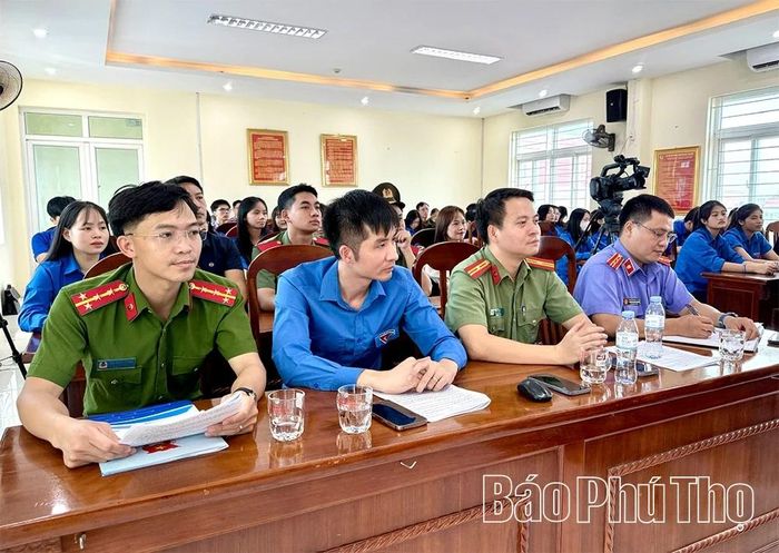 Các đại biểu tham dự phiên tòa giả định.