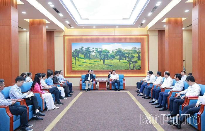 Quang cảnh buổi làm việc.