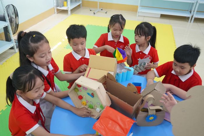 Học sinh tích cực tham gia hoạt động trải nghiệm trong trường học - Ảnh: Nh.V
